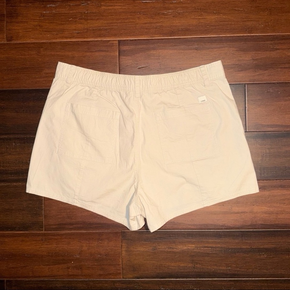 Vuori Ladies Shorts - Picture 4 of 4